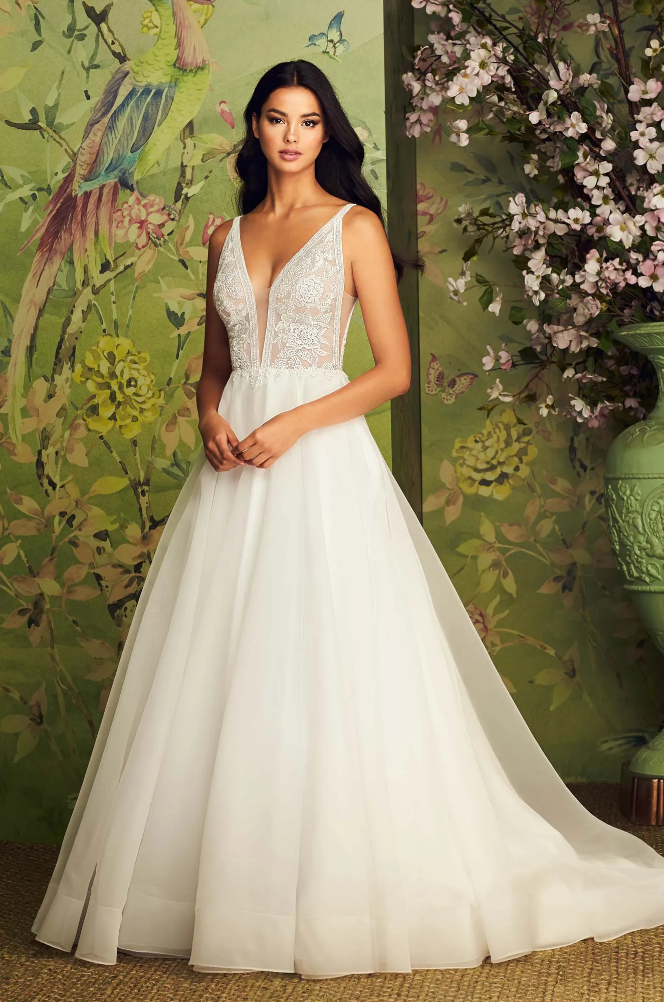 Buying A Wedding Gown For Your Body Shape: Pear