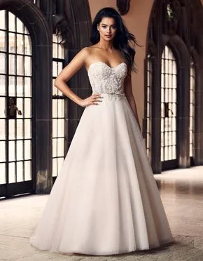 Buying A Wedding Gown For Your Body Shape: Hourglass