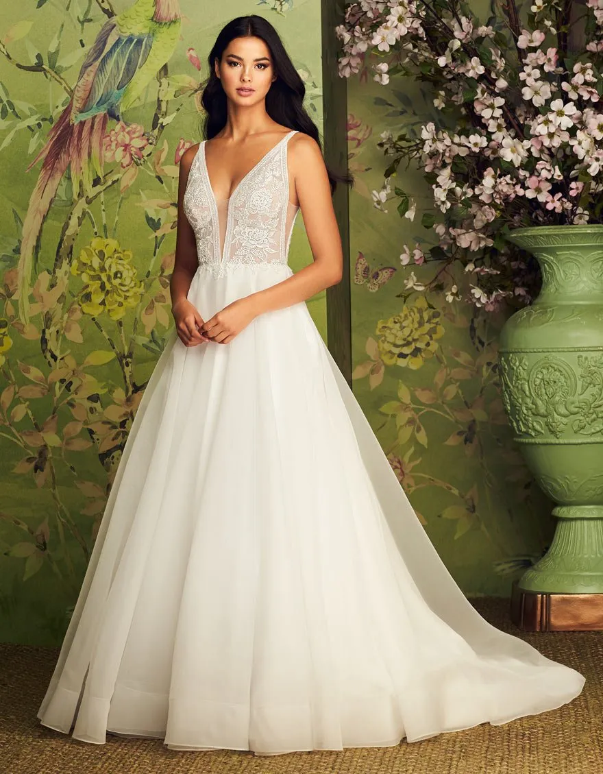 15 Best Wedding Dress for Pear Shape Body - Rear Of The Year Competition