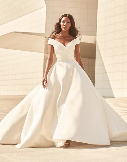 Best Wedding Dresses for Pear-Shaped Brides - Pretty Happy Love